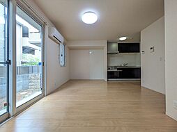 ロイヤル・メゾン　Ａ棟 102 号室 2階3LDKのリビング/ダイニング