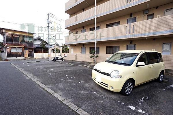 画像25:駐車場