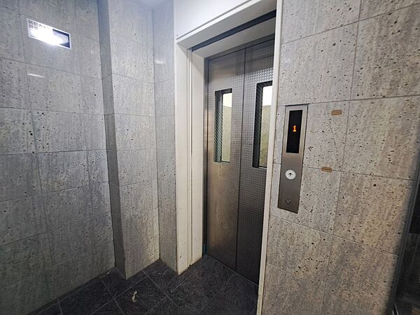 画像7:エレベーター