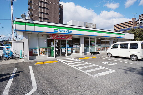 画像8:ファミリーマート 岩崎二丁目店