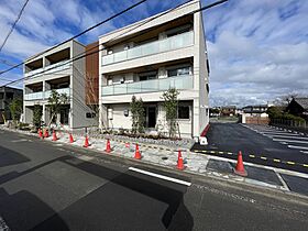 シャーメゾンキャメリア 302 号室 ｜ 愛媛県松山市越智3丁目（賃貸マンション1LDK・3階・55.37㎡） その1