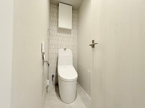 ２０２３年１月にフルリノベーション済！トイレの小物を収納できる吊戸棚がうれしい！