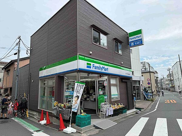 ファミリーマート…徒歩6分