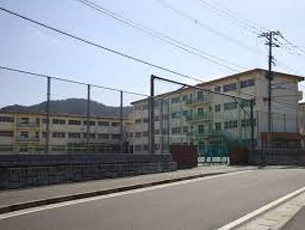 画像16:長尾小学校(1、600m)