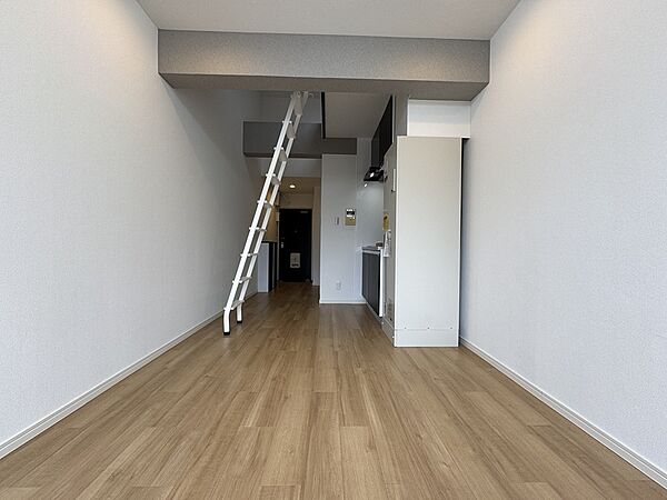 室内リノベーション工事実施(床フローリング張替、クロス張替、建具交換、巾木交換、窓枠交換、塗装工事、スイッチコンセント交換、分電盤交換、ダウンライト追加、スポットライト追加等)