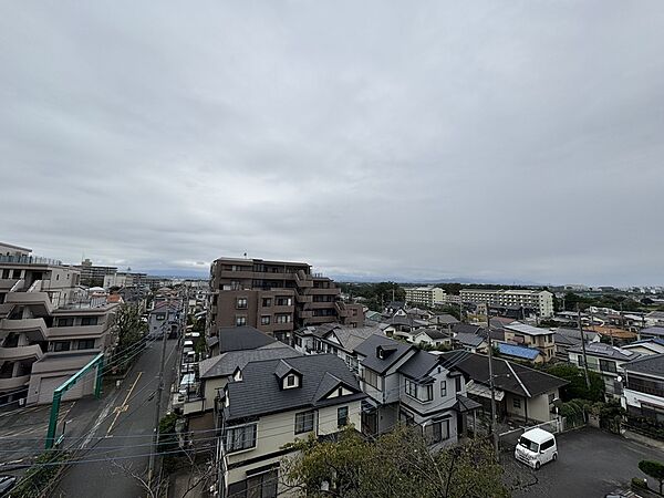 バルコニーからの眺望は開放感がありお勧めです
