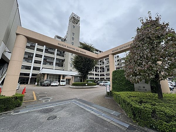 中銀稲荷山公園マンシオン　マンション外観写真。総戸数148戸の大規模なマンションです。