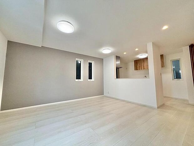 ゆとりある約17.7帖帖のリビングは、お子さんが小さい方には遊べるスペースとしてご利用するのもいいですね。