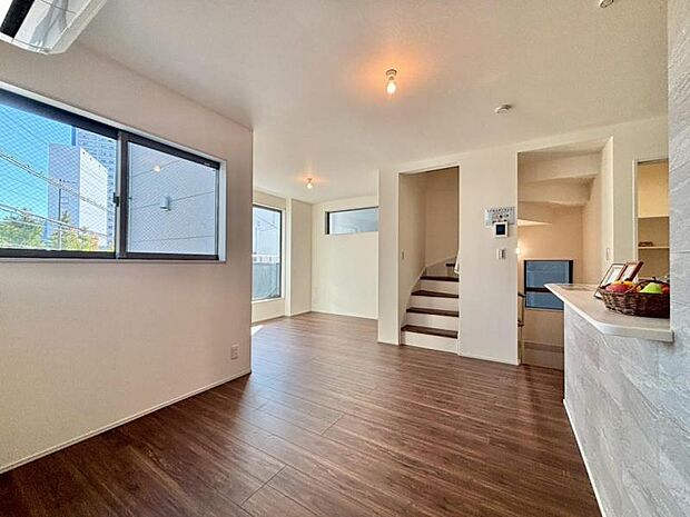 快適に過ごす条件は、一人ひとり違います。飾リ過ぎないシンプルな内装と偏り過ぎないデザインで統一しております。居住していく中であなただけの【マイホーム】に創り上げて下さい。