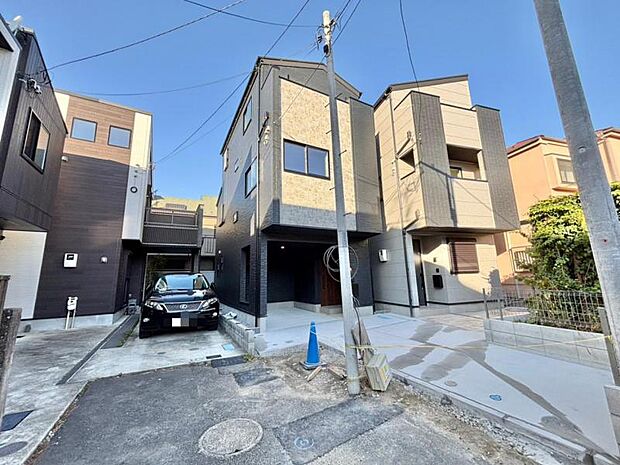 車通りの少ない道路で小さなお子様も安心。家と同じくらい周辺環境は大切なもの。図面だけでは分からない現地の雰囲気もご確認くださいませ。