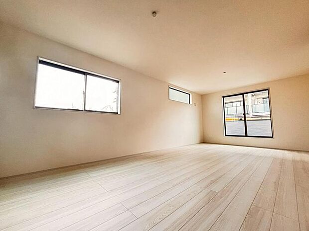 くつろげるリビングは話に夢中になりすぎて、ついつい時間を忘れてしまう。そんな束の間の幸せを感じさせてくれる場所です。(2025.10.10撮影)