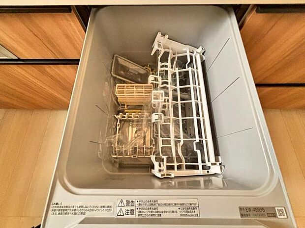 食器洗浄乾燥機 食器の後片付けに便利な食器洗浄乾燥機を標準装備。ビルトインタイプなので見た目もスッキリ、特に共働き世帯のご家族には必須品です。