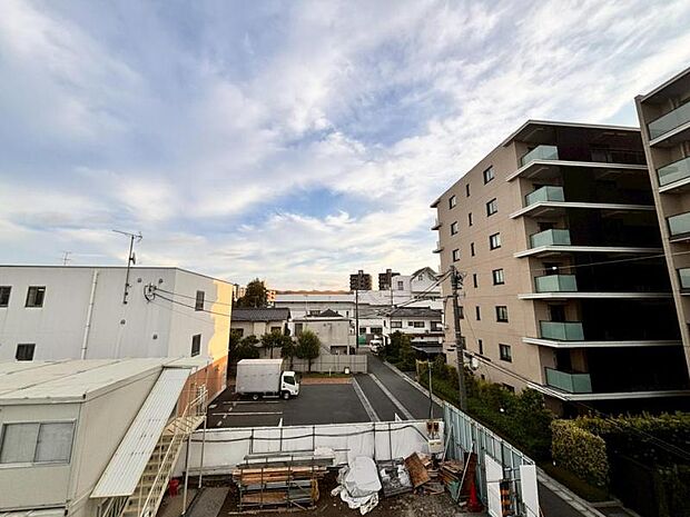 この街ならではの美しい風景と、ここから紡がれる物語が始まります。(2025.10.10撮影)