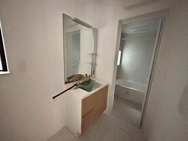 使い勝手の良い洗面台で、朝の準備もスムーズにこなせます。