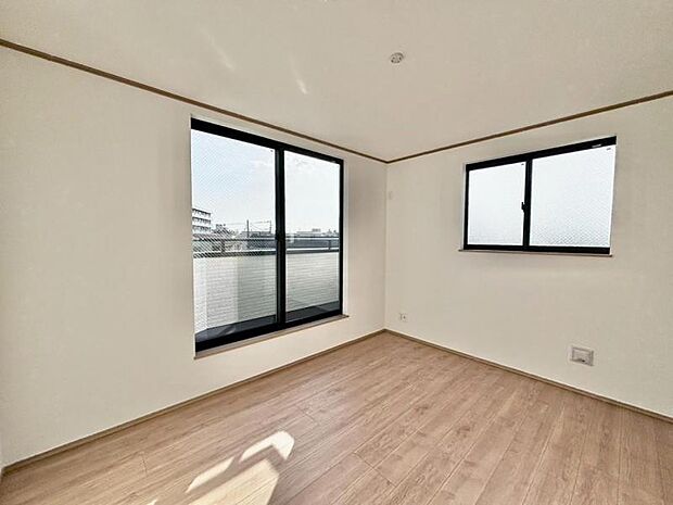 過ぎ行く時間をゆったりと感じることができる落ち着いたお部屋。リビングで楽しく過ごした後はプライベートな時間を満喫できます。静かな環境でリラックスタイムをスタートさせてください。