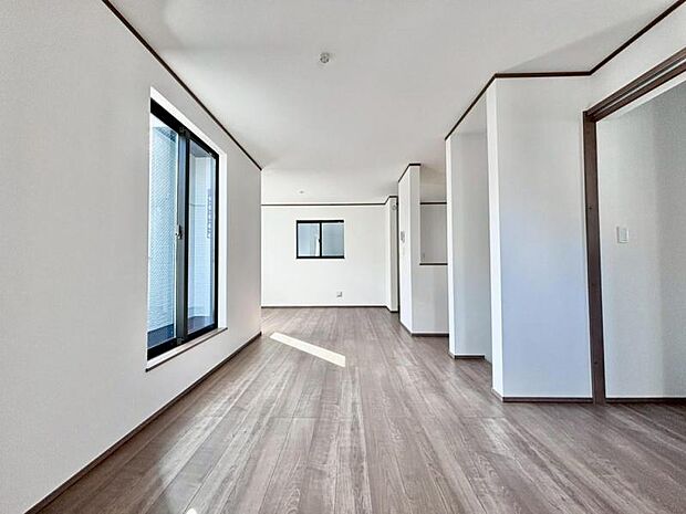 お気に入りのソファで一日ゆったりとくつろぐ時間を最優先にする。寝る前のひととき、柔らかな光の下で画集を開きながら静かなときを過ごしたい。そんな自分スタイルをかなえられる空間です。