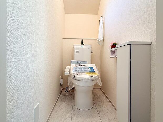 清潔感のあるシンプルで使いやすいトイレです。