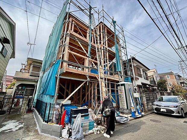 物件全体の雰囲気や立地条件がよく分かる写真です。