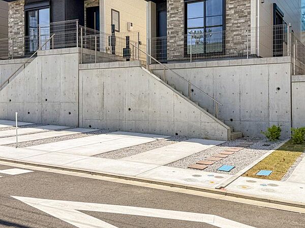 敷地内に設けられた駐車スペース。