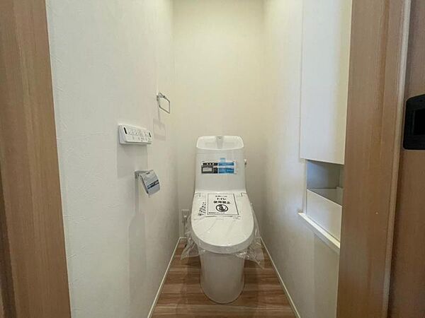 清潔感のあるシンプルで使いやすいトイレです。