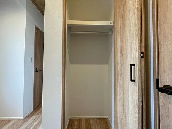 使い勝手の良い収納が豊富で、物が多くてもスッキリ片付けられます。