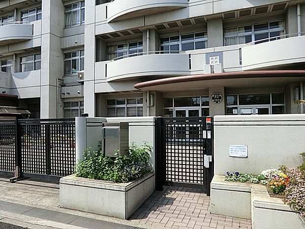 川崎市立殿町小学校 570m