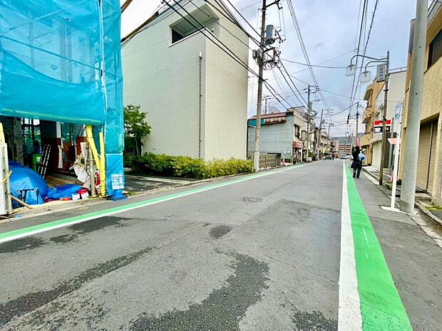 目の前にはコンビニもあるので、ちょっとした買い物もラクラクです。