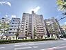 その他：凛とした表情を見せる外観は時の移り変わりの中で様々な表情を見せてくれます。素材の持つ独特な存在感により「永く住み続ける住まい」にふさわしい住宅が完成しました。
