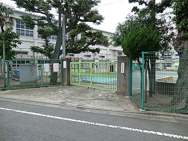 世田谷区立九品仏小学校　710m
