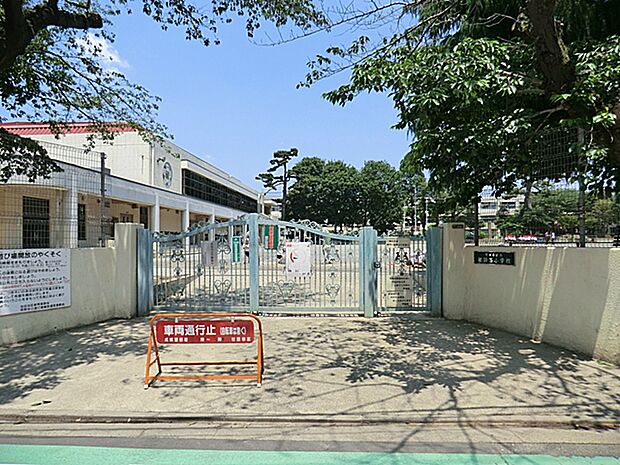 世田谷区立祖師谷小学校 990m