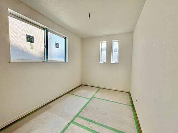 住まう方自身でカスタマイズして頂けるように「シンプル」にデザインされた室内。自由度が高いので家具やレイアウトでお好みの空間を創り上げられます。