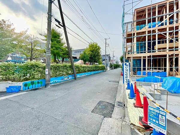 前面道路　外観写真　8月9日撮影