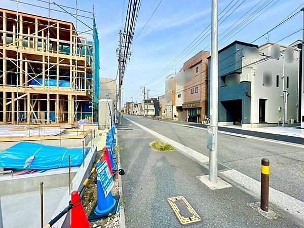 前面道路　外観写真　8月9日撮影