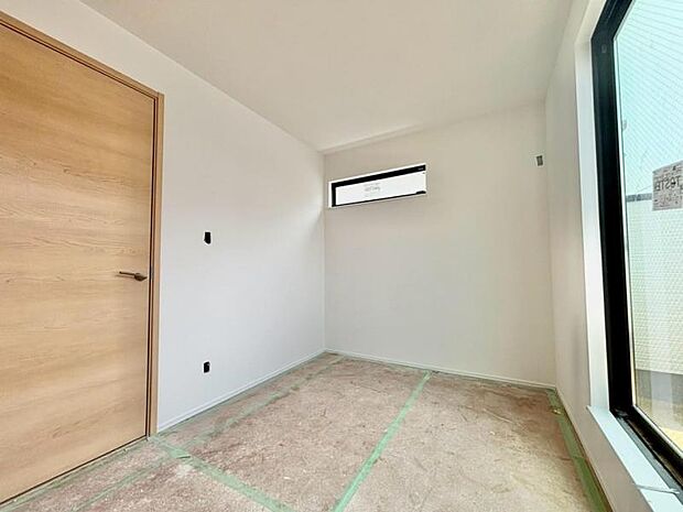 建築中のため完成が待ち遠しい新築戸建です。