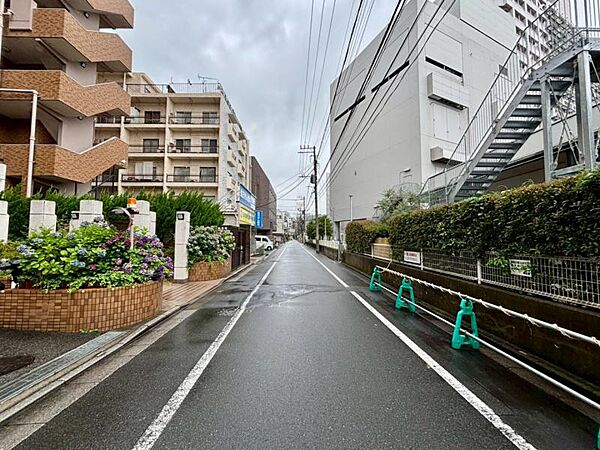 マンション前面道路