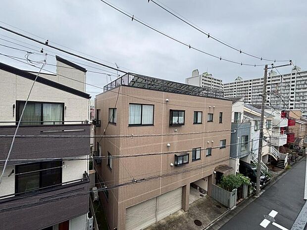 ホット一息つきたいときに望むこの眺望。リラックスできる空間になりますね!