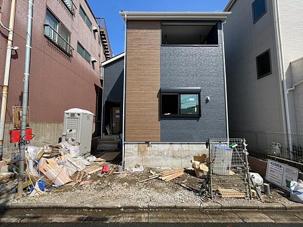 前面道路は車通りの少ない道です。小さなお子様も安心してお過ごしいただけます。