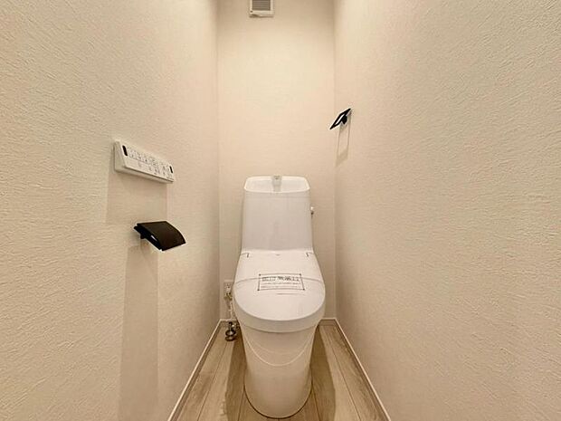 清潔感のあるシンプルで使いやすいトイレです。