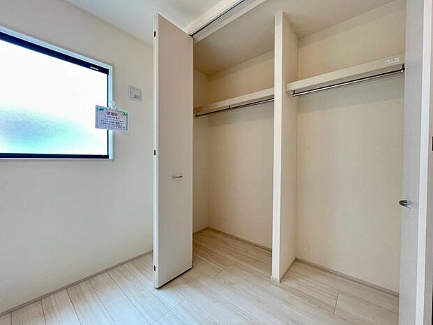 5.2帖のお部屋にある1.2帖の収納。幅も確保されており、多くのものを収納できます。