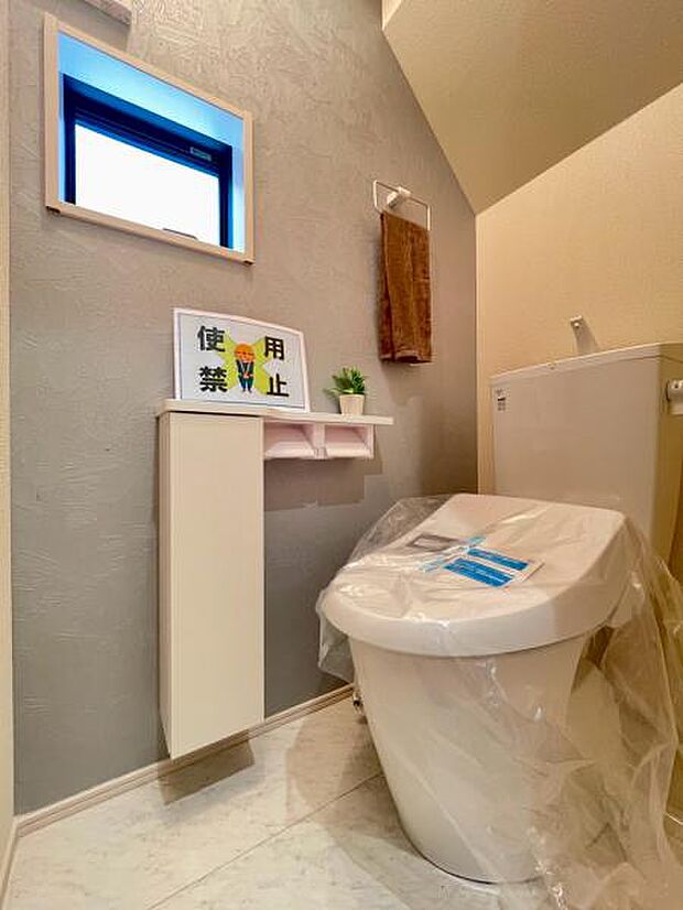 トイレが2か所あることで、忙しい朝にトイレの順番待ちが減る。夜中も階段を使わずにすむ。来客時にプライバシーが守れる。家族構成が変わっても柔軟に対応できる。など、利便性が向上します。