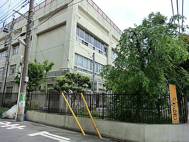 川崎市立今井小学校 520m