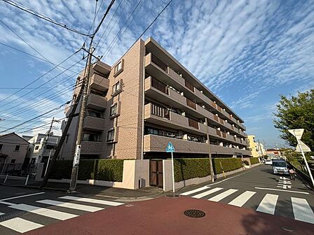 毎日の暮らしに寄り添う、優しい雰囲気の外観が魅力です。