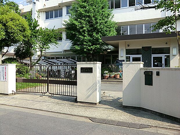 川崎市立田島中学校 610m