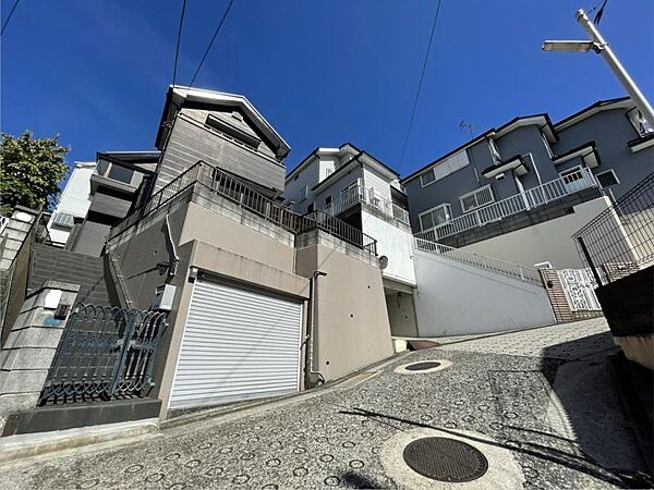 明るい陽光が差し込む住まい