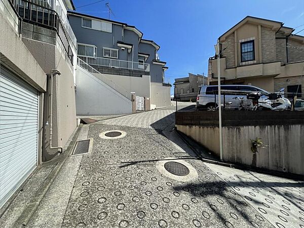閑静な住宅街に立地