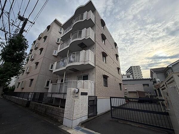 それぞれ独特の顔を持つあなただけのお住まい。各棟によって暖かい日差しの入り方・見え方も違うお住まい。実際の日当たりや現地の雰囲気もご確認くださいませ。