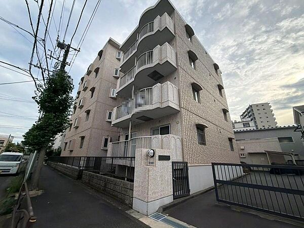 それぞれ独特の顔を持つあなただけのお住まい。各棟によって暖かい日差しの入り方・見え方も違うお住まい。実際の日当たりや現地の雰囲気もご確認くださいませ。