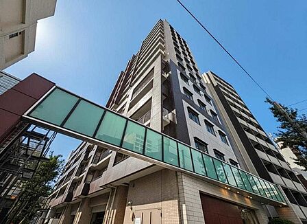 それぞれ独特の顔を持つあなただけのお住まい。各棟によって暖かい日差しの入り方・見え方も違うお住まい。実際の日当たりや現地の雰囲気もご確認くださいませ。