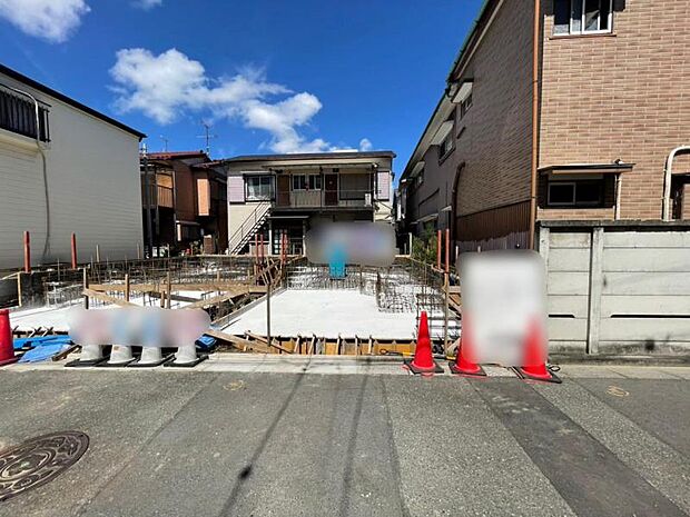 完成が楽しみな新築物件。現地の雰囲気もぜひご覧ください。