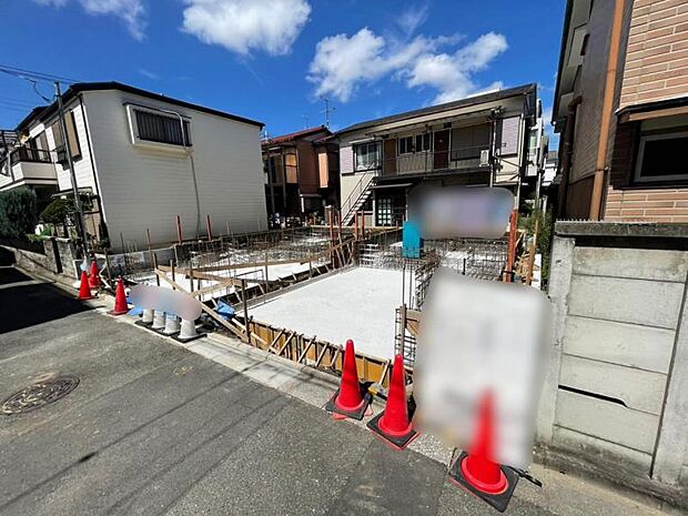 工事は順調に進行中。完成後は明るく快適な住まいとなる予定です。